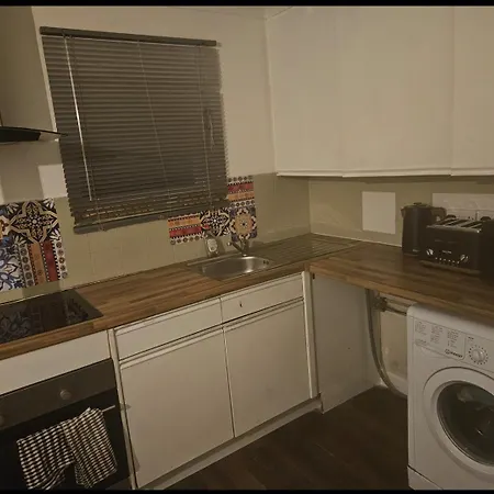 Coxy 1 Bedroom Maisonette In The Heart Of London Harold Wood Exterior foto