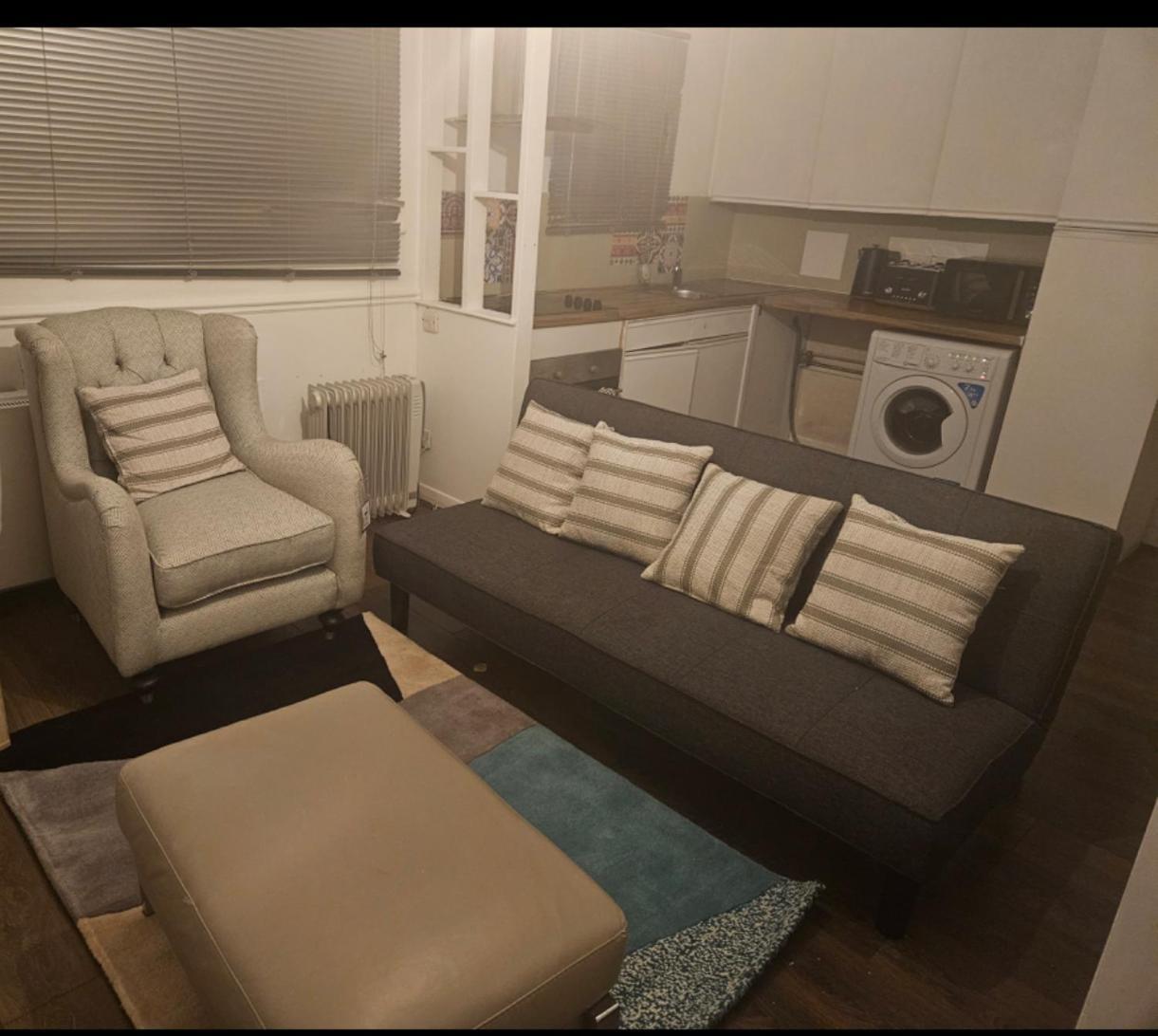 Coxy 1 Bedroom Maisonette In The Heart Of London *