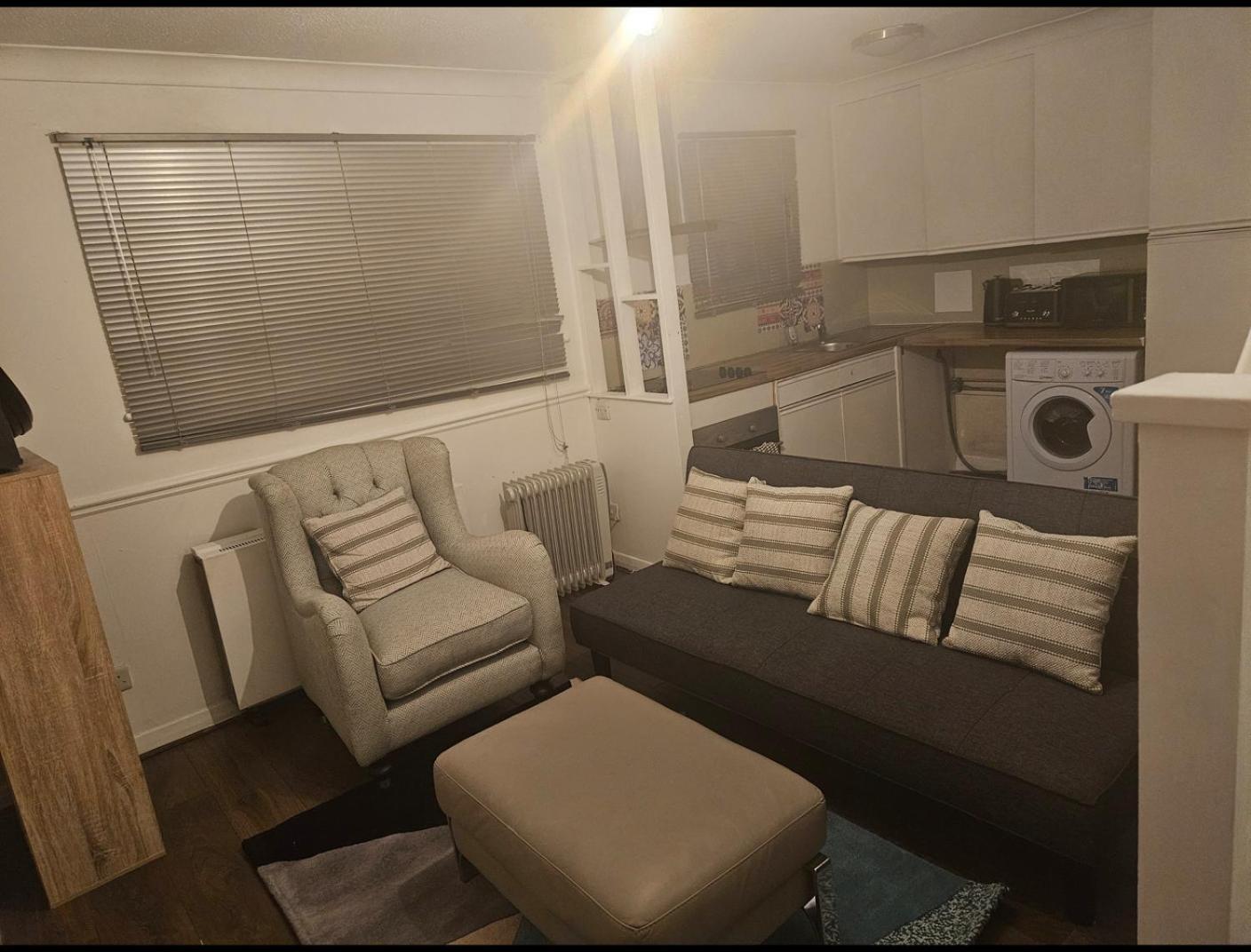 Coxy 1 Bedroom Maisonette In The Heart Of London Harold Wood
